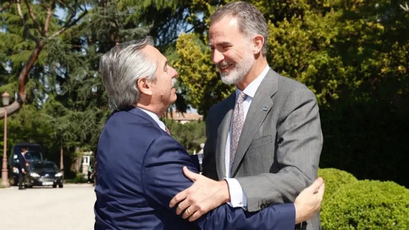 Alberto Fernández y el Rey Felipe VI en su reunión en España. 