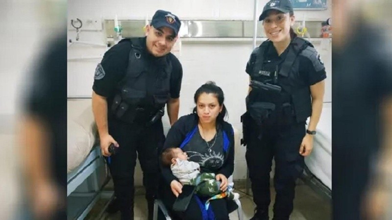  Los suboficiales Valeria Ribles y Fernando Cisnero de San Lorenzo le salvaron la vida al bebé de un mes y medio.