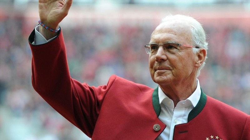 Franz Beckenbauer es uno de los tres privilegiados en ganar el Mundial como jugador y como técnico