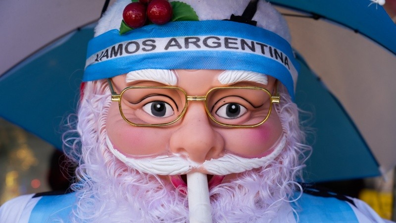 El Santa más argentino en un local de calle san Luis. 