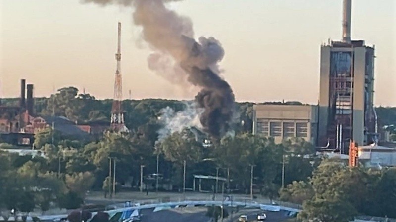 Explosión y humo en la estación Sorrento.