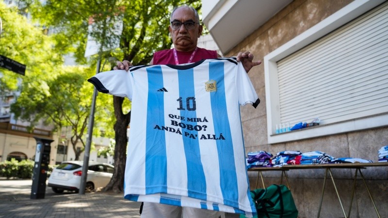 La famosa frase de Messi plasmada en una camiseta.
