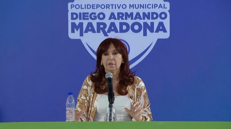 Cristina asistió a la inauguración de un polideportivo.