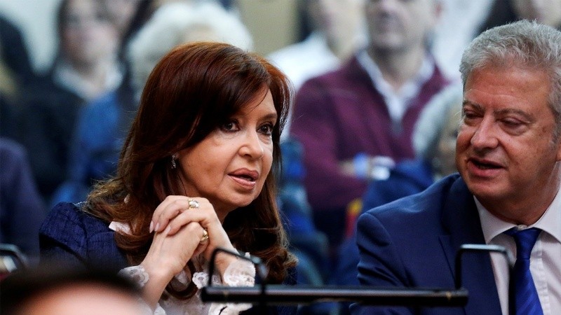 Cristina Kirchner recibió una condena a seis años de cárcel e inhabilitación perpetua para ocupar cargos públicos, que aún no quedó firme.