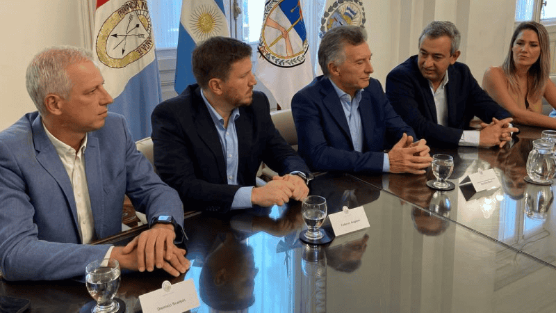 Macri compartió mesa con Scarpin, entre otros dirigentes de la región.