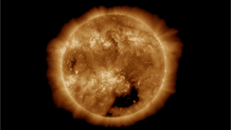 Los agujeros coronales son una de las muchas características del clima solar.