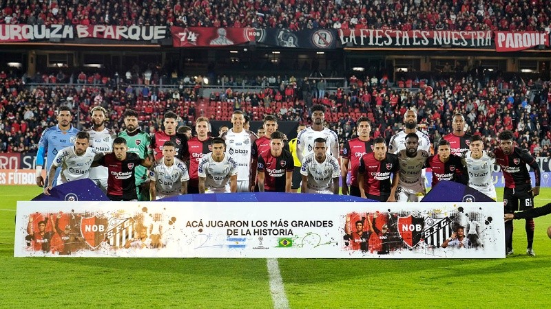La Lepra se mezcló con los jugadores de Santos para mostrarle al mundo lo que los une. 