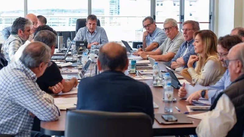 El ministro de Economía Sergio Massa se reunió este sábado con su equipo de trabajo para definir medidas.