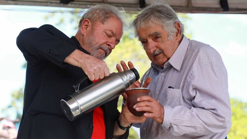 Lula prepara una cumbre con sus colegas sudamericanos para el 30 de mayo en Brasilia.
