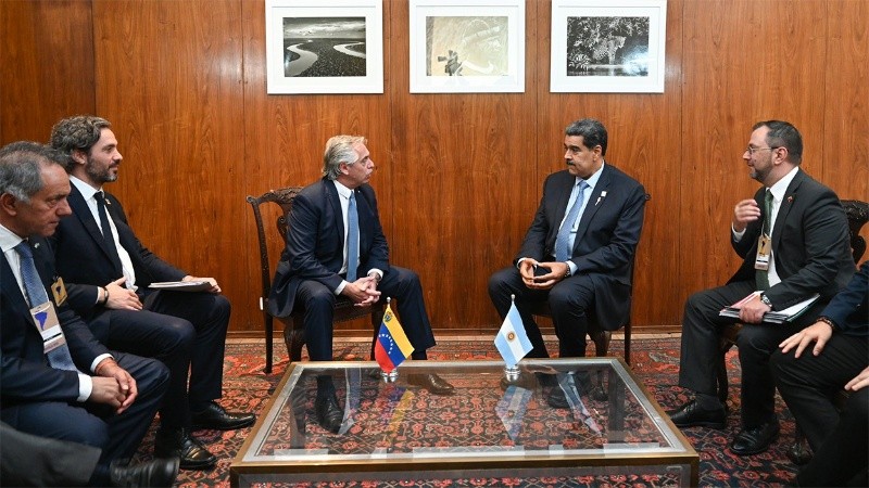 El presidente argentino se reunió con Maduro y desató la polémica. 