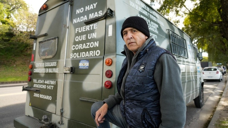 Julio Más es el conductor del camión histórico de los ex combatientes.