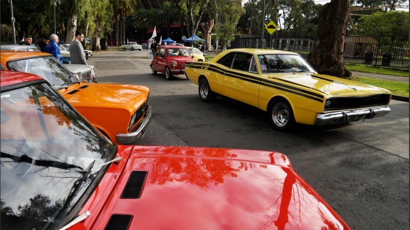 La exhibición de autos antiguos en el Parque de la Independencia.