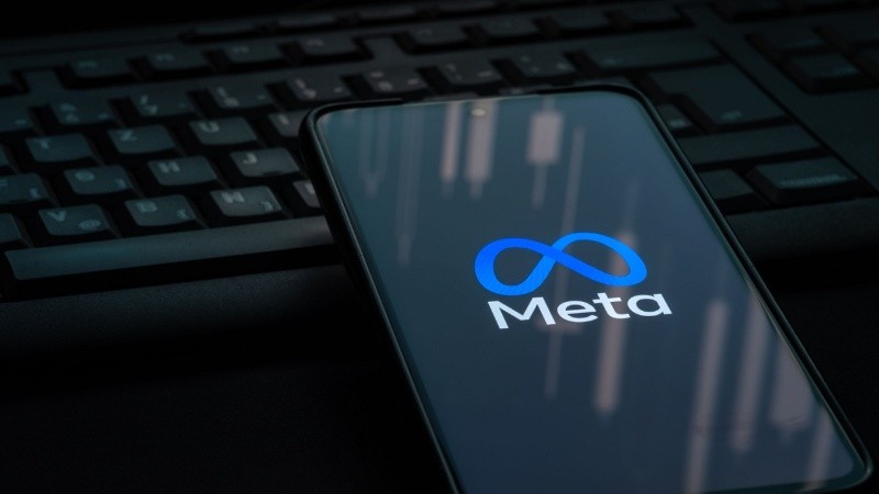 Meta se centró desde sus inicios en mantener plataformas de uso gratuito para los usuarios y monetizarlas a través de la venta de publicidad.