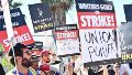 Hollywood: tras acuerdo con productores, guionistas definen si levantan la huelga