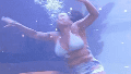 Tremendo: una "Sirenita" casi se ahoga en pleno show porque la cola le quedó enganchada en un coral