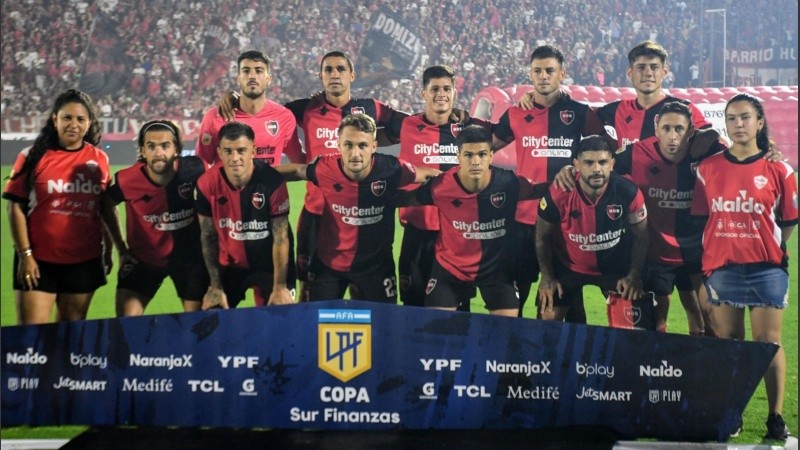 Los once titulares rojinegros en la victoria ante Belgrano.