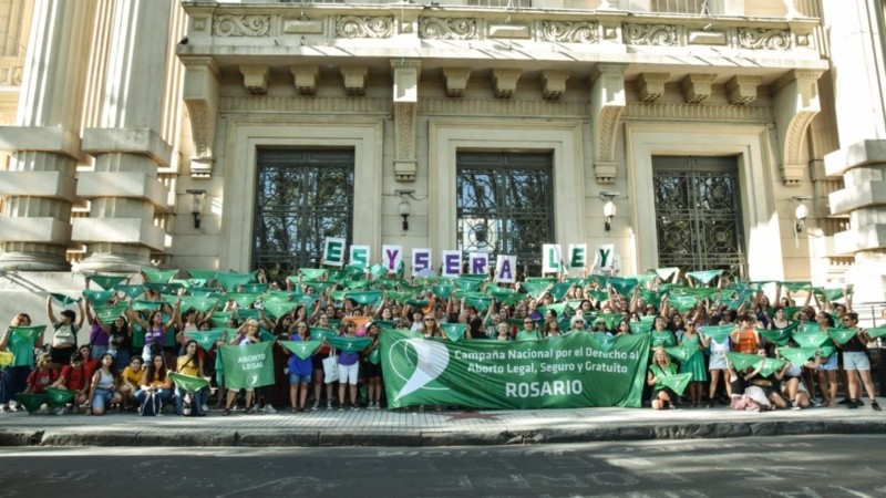 El pañuelazo en Rosario en defensa del aborto legal.