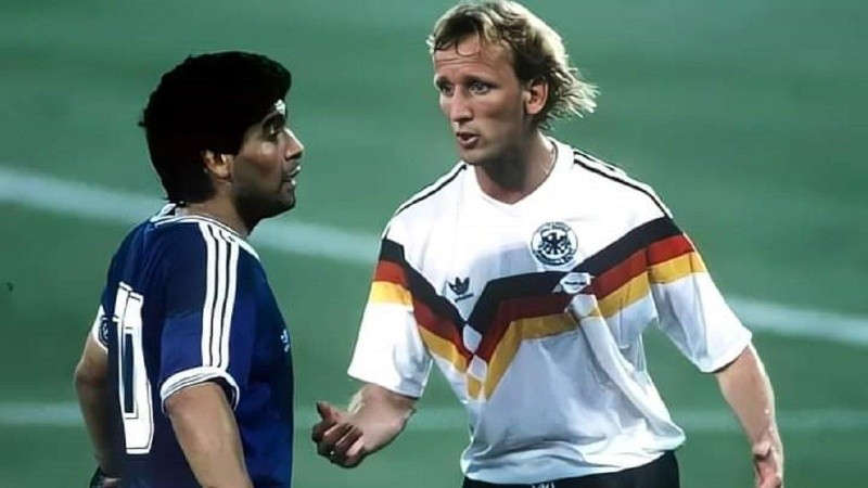 Maradona y Brehme durante la final del Mundial de Italia 90.