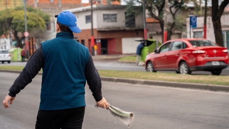 La actividad de cuidacoches siempre polémica y sin soluciones.