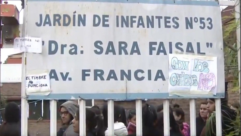 La comunidad educativa del jardín estatal manifestó su desconcierto por el posible abuso.