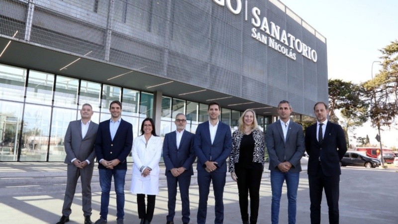 Las autoridades nacionales y del sector privado en el lanzamiento de San Nicolás.