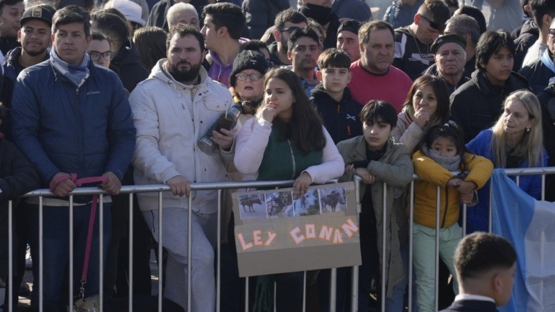 Milei llegó con todo su gabinete al acto por el Día de la Bandera.