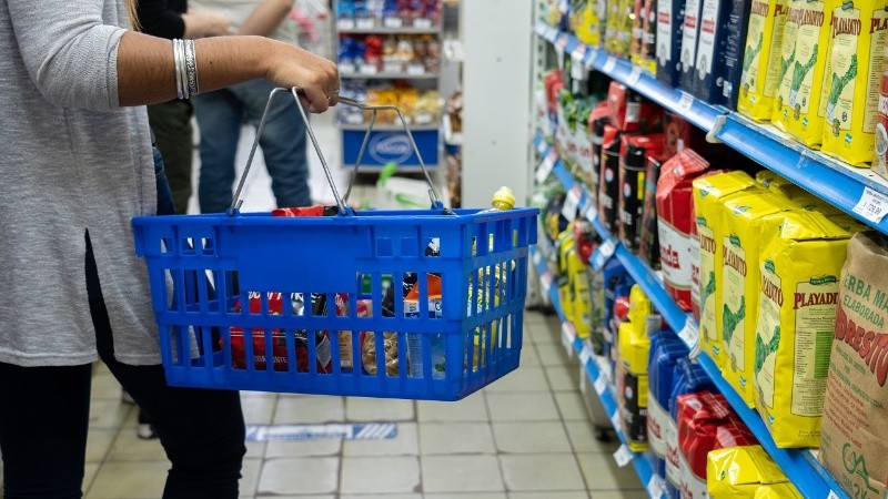 Un adulto necesitó $282.579 en junio para no caer en la pobreza.