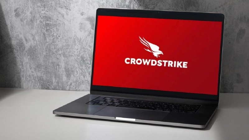 La falla se originó en una aplicación de CrowdStrike, una firma con decenas de miles de clientes en el ámbito corporativo.