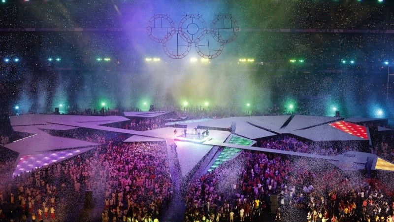 La colorida y sonora clausura del certamen parisino en Stade de France.