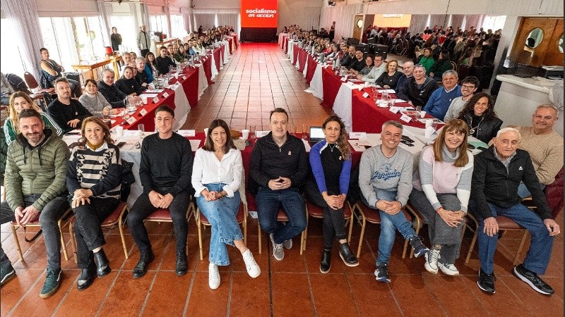 La reunión realizada en Oliveros los socialistas debatieron sobre la reforma constitucional.