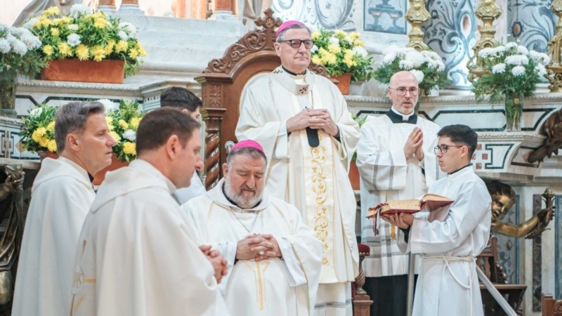 Martín encabezó la misa en la Catedral este lunes.