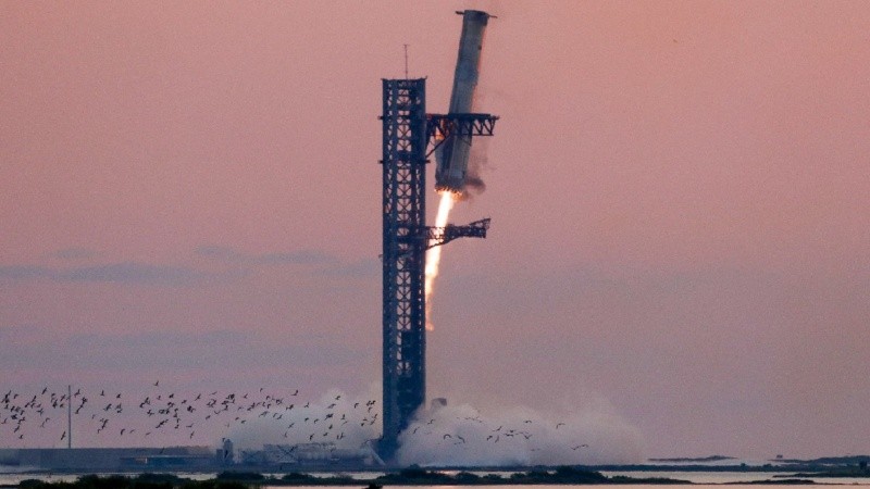 El exitoso regreso del cohete Super Heavy a su plataforma de lanzamiento marcó un nuevo hito para SpaceX.