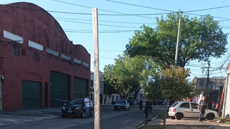  La zona del hecho, con vallado y gran despliegue policial.