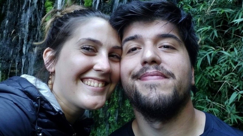 La joven falleció y su pareja estaba internado tras la caida del rayo.