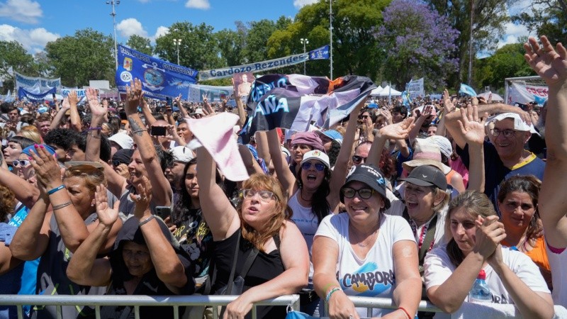 Sol, calor y color en el acto de Cristina de este sábado al mediodía en La Siberia.