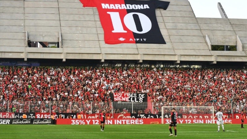 El homenaje de Newell's a 4 años de la muerte de Maradona.