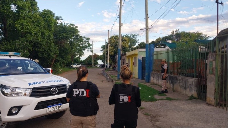 La escena de la balacera al frente de la casa del barra de Central