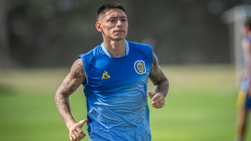 El volante central Federico Navarro ya entrenó a las órdenes de Ariel Holan.