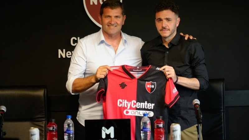 Capria junto a Soso en noviembre de 2024, cuando fue presentado el técnico de Newell's.