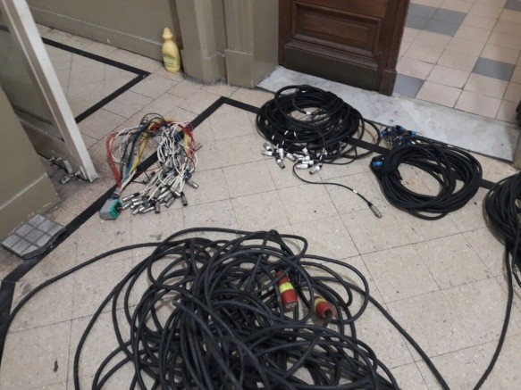 Los cables recuperados por la Policía. 